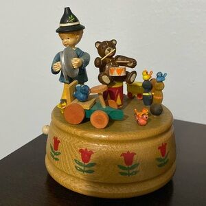 ANTIQUE ANRI MUSIC BOX